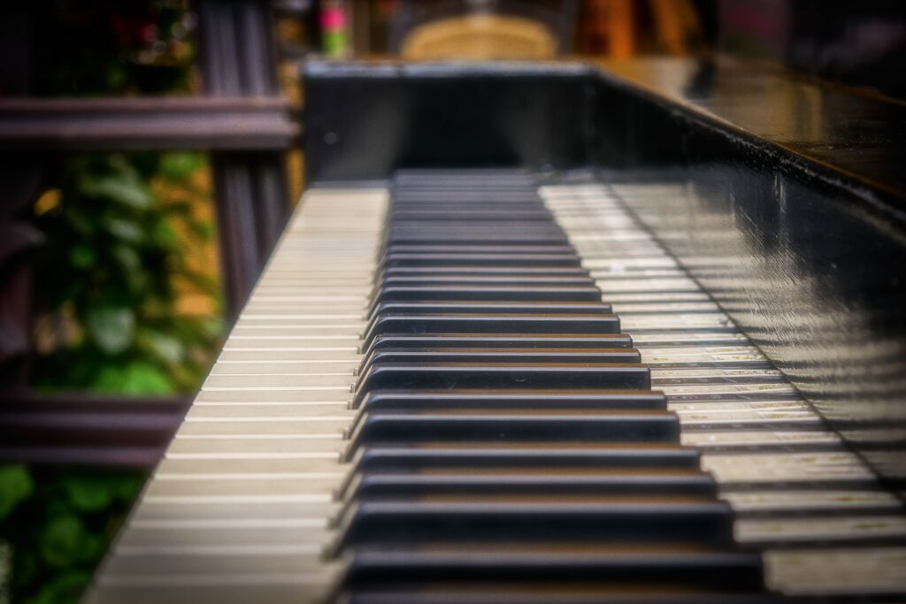 Piano-V